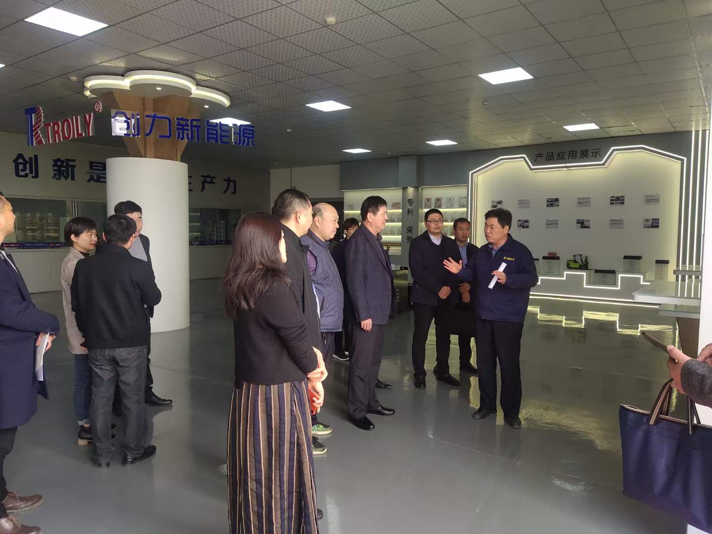 City industry and information bureau director, Yanjin county magistrate visit